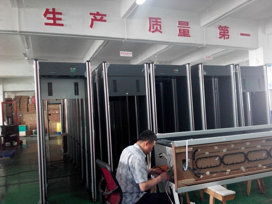 2022 best-selling models step metal detector door 18 zones 99 sensitivity can be adjusted to customize the plug